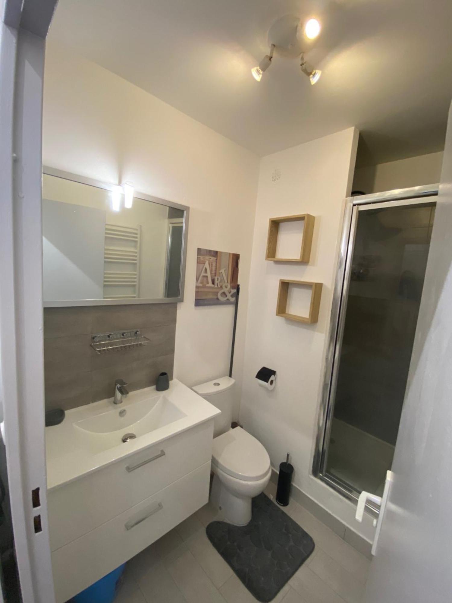 Апартаменты Bandol Studio Экстерьер фото