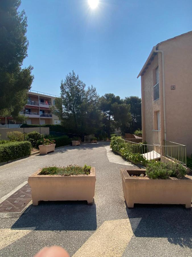 Апартаменты Bandol Studio Экстерьер фото