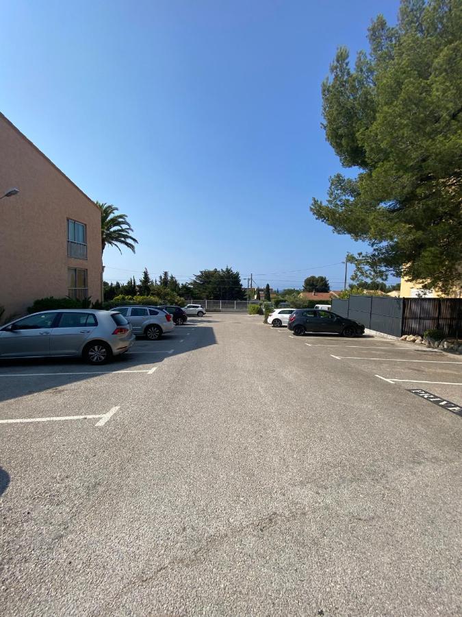 Апартаменты Bandol Studio Экстерьер фото