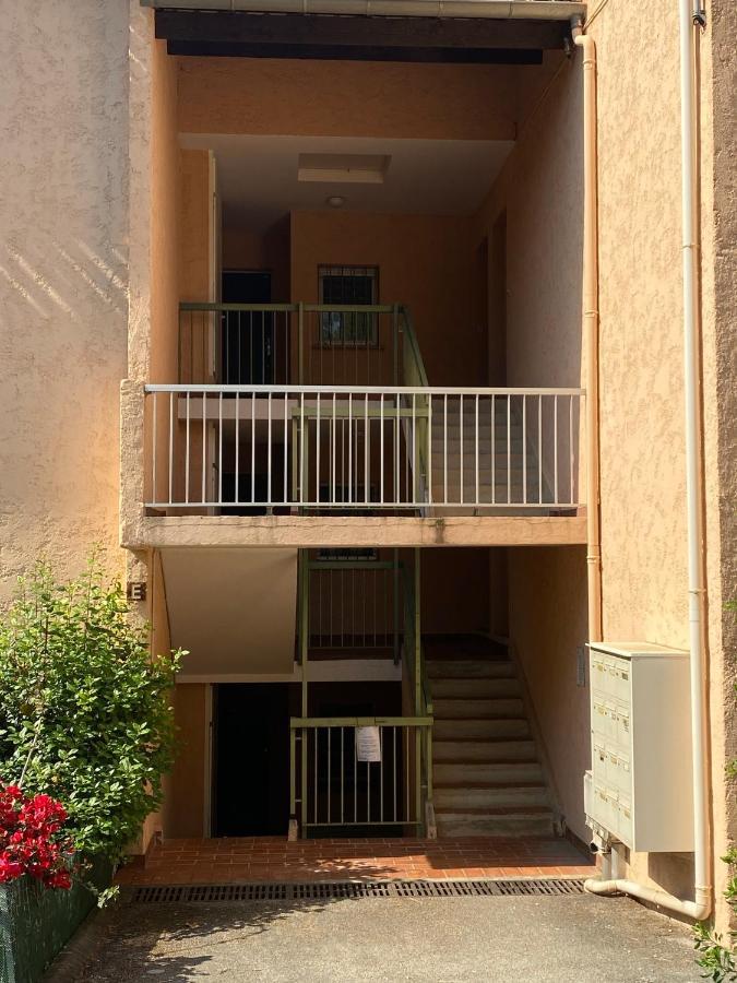 Апартаменты Bandol Studio Экстерьер фото